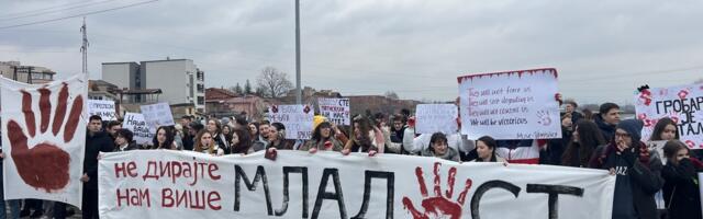 Doček Nove godine u Nišu: Studentska ćutnja za žrtve i buka protiv folk koncerta u centru grada