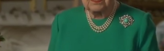 Cela Britanija skandira za ubicu u zatvoru, kraljica Elizabeta ga pomilovala!