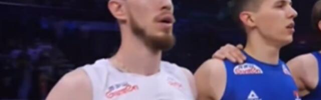 DA SE NAJEŽIŠ Odbojkaši svi kao jedan pevaju himnu - grmi "Bože pravde" (FOTO)