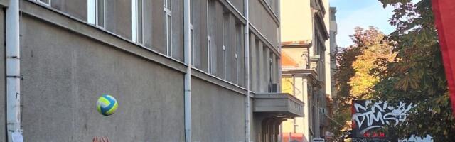 Zaposleni u Petoj beogradskoj gimnaziji opet ostali bez plate