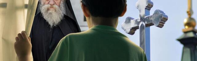 Dete postavilo svešteniku najbolnije pitanje: Među raznim ceduljicama našla se i ova koja kida srce