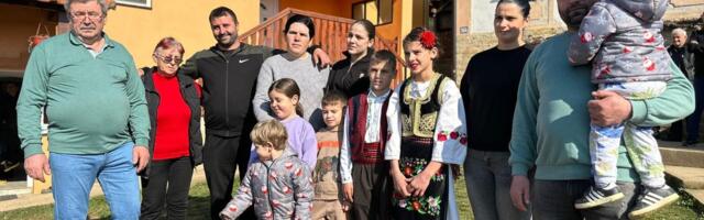 Braća Srđan i Dejan ostali na dedovini u Viči: Pod krovom sedmoro mališana, u štalama preko 100 grla stoke