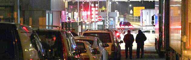 Kamioni na Batrovcima čekaju 3 sata: AMSS objavio stanje na granicama tokom večeri, evo kakva je situacija za putnička vozila