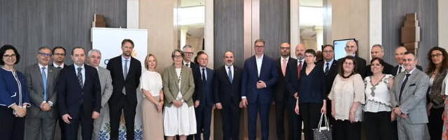 PREDSEDNIK VUČIĆ NA RADNOM RUČKU SA AMBASADORIMA DRŽAVA ČLANICA EU: Ostajemo usmereni ka evropskom putu i nastavićemo da sprovodimo reforme (FOTO)