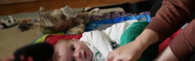 Boško iz Novog Sada ima samo šest meseci i treba mu naša pomoć - ne može da se pomera, jedino diše stabilno i svaka nedelja mu znači