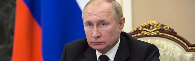 Putin u samoizolaciji, nada se da će ostati zdrav zahvaljujući vakcini Sputnjik V