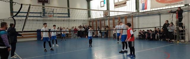 U organizaciji Saveza za školski sport, održano opštinsko prvenstvo u odbojci i košarci