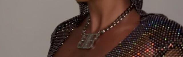 JELENA KARLEUŠA PROŠETALA U PROVIDNOJ HALJINI, GOLA OTIŠLA U PROVOD! Pevačica čitavo bogatstvo dala za detalj u koji su svi gledali!