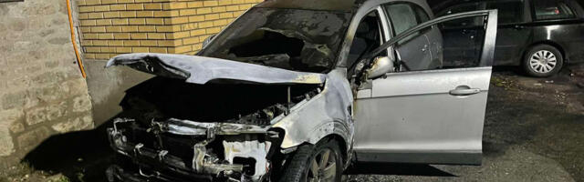 Kosovo: Izgorela tri automobil sa RKS tablicama