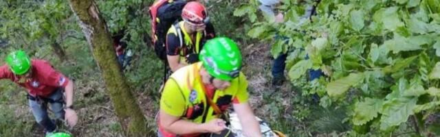 DRAMATIČNO, POGLEDAJTE AKCIJU SPASAVANJA ŽENE: Pronašli je u hladnoj vodi Crne reke - teren nepristupačan, a signala nema! (FOTO, VIDEO)