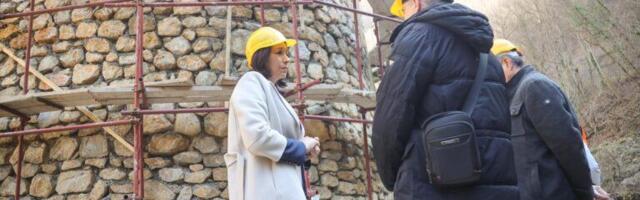 IZGRAĐENA TREĆINA UKUPNE VISINE KULE: Vodotoranj na tvrđavi Stari grad u Užicu već dobija izgled od pre 7 vekova