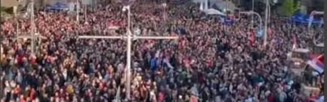 NEPREGLEDNA REKA LjUDI: Moćan snimak veličanstvenog skupa "Ne damo Srbiju" (VIDEO)