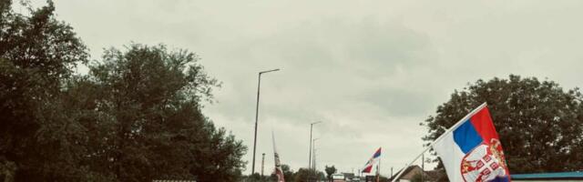 VIDEO Srednjoškolci iz Bačke Palanke krenuli peške ka Novom Sadu, u Futogu im se pridružuju vršnjaci