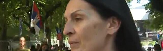 Majka pritvorenog aktiviste: Srđan je bio pun nade da će danas da izađe