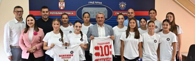 U Gradskoj upravi upriličen prijem za delegaciju ŽFK Borac