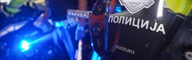 SAOBRAĆAJAC POVREĐEN U UDESU U KRALJEVU: Bio na dužnosti kada je na njegov motor naleteo automobil!