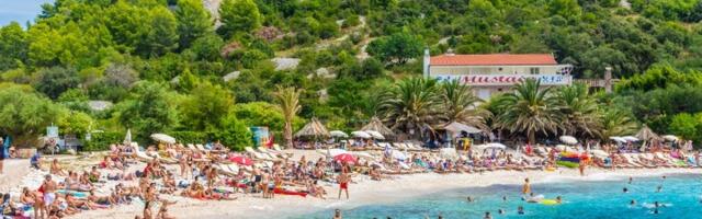 Ugostitelji u Srbiji u PROBLEMU: Sezonci hrle na Jadran