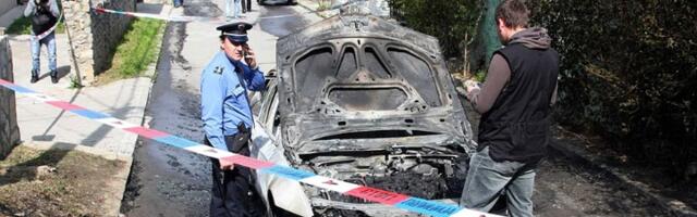 GTA Mladenovac: Maloletnici ukrali auto, pa ga spalili u divljoj vožnji