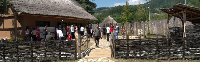 Mali arheolozi i Slikanje i neolit za vikend u Staparku