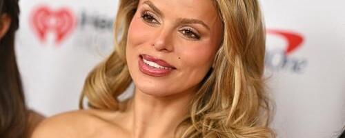 Božićni poklon za roditelje: Manekenka koja se klela u plastičnu lepotu izvadila filere, ovo je rezultat (VIDEO)