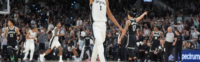 Viktor Vembanjama se vraća na teren