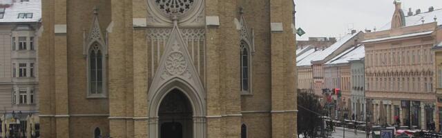 Novosadska opozicija o požaru na vratima Katedrale: "Napad na duh Novog Sada"