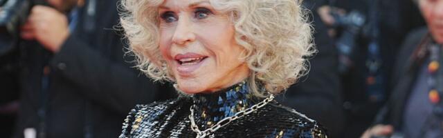 Džejn Fonda u 88. godini održala modnu lekciju na crvenom tepihu: Ovako treba da izgleda jedna diva (FOTO)