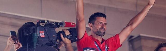 Nole na balkonu kao OLIMPIJSKI ŠAMPION: Ovo je najlepši osećaj koji jedan sportista može da ima (VIDEO)
