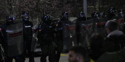 "Vitez Koja od satelita": Fotka "specijalca" ispred RTV-a preplavila mreže (FOTO)