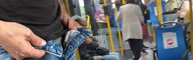 Muškarac onanisao u prevozu u Beogradu: "Uhvatio jednu devojku za zadnjicu, a zatim ščepao drugu"