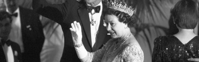 Kraljica Elizabeta II bi sutra slavila 100. rođendan: Više od 70 godina volela je samo jednog čoveka, posle njegove smrti se ugasila (GALERIJA)