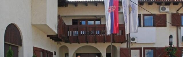 SSP Grocka: Tašta batinaša prima platu iz državne kase, a osumnjičena za zloupotrebu budžeta opštine