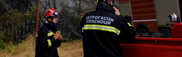 BUKTI DIVLJA DEPONIJA U NOVOM SADU: Crni dim se širi ka zgradama