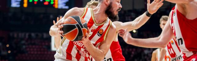 Crveno-beli bratski derbi u Pireju /GALERIJA/