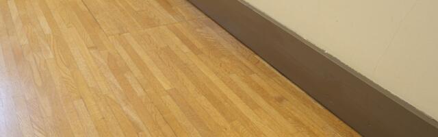 "Često deluju prljavo i staro": Dizajneri enterijera otkrivaju koje boje lajsni nikako ne treba da birate