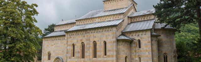 Bivši oficir KFOR-a i 50 italijanskih studenata posetili Visoke Dečane