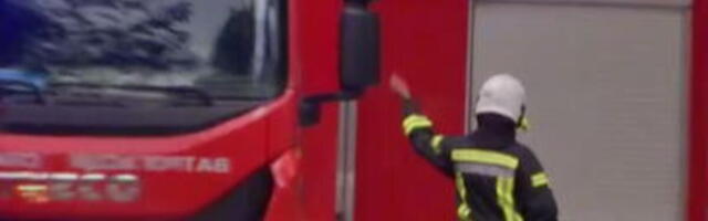 Deset vatrogasaca i tri vozila na terenu: Evo šta gori kod Makiša