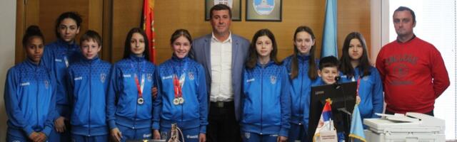 Predsednik opštine Vlasotince priredio prijem za atletičarke koje su ostvarile veliki uspeh