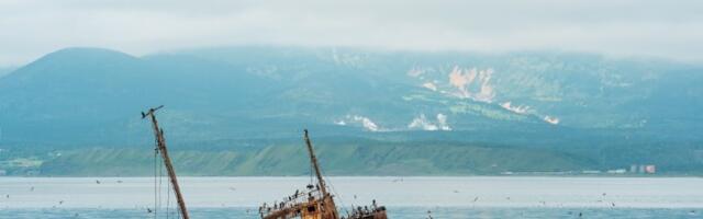 Haos na otvorenom moru! Neman je u sekundi prevrnula mali brod  - grdosija od 40 tona (VIDEO)