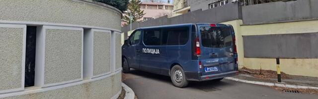 Tužilaštvo: Bačena bomba na kuću Zdravka Čolića, nema povređenih