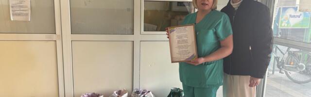 Deca sa hematoonkologije UKC Niš dobila poklone – humanost koja spaja