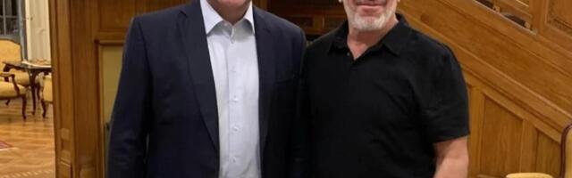 OVO JE ŽENA MIROSLAVA LAJČAKA! Voditeljka teši političara na STUBU SRAMA, a na ovim NOGAMA JOJ ZAVIDI I LEPA BRENA!