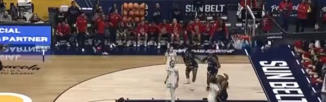 Opšta tuča košarkašica u Americi! Pesničile se kao bokseri, sudija u nokdaunu! (VIDEO)