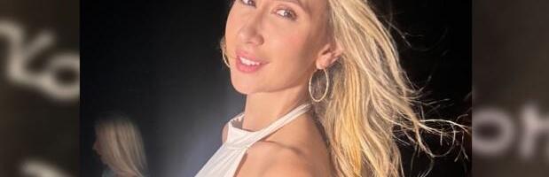 VRELE POZE U DŽAKUZIJU, GOLA ZADNJICA U PRVOM PLANU, RUKAMA POKUŠAVA DA SKRIJE MEĐUNOŽJE: Pogledajte slike sa Only fans profila Mirjane Pajković! (18+ FOTO)