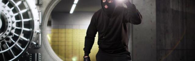 Filmska scena u Nišu: Maskirani razbojnik upao u banku, pretio svima pištoljem