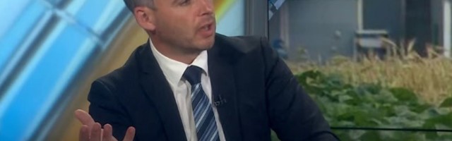 "Pitali smo Vučića da li je normalan, uverili smo se da nije"