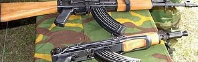 U INĐIJI PRONAĐENE PUŠKE, PRIGUŠIVAČ, BOMBA ... Uhapšen muškarac U KUĆI KRIO ARSENAL