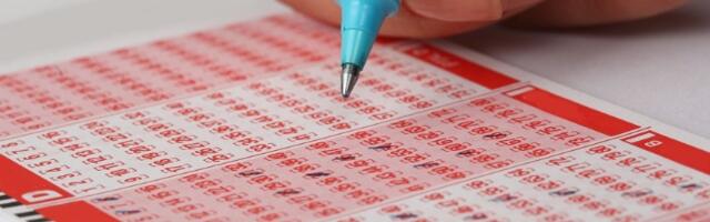 Uplatio 2 dolara na loto tiket, dobio DVE MILIJARDE