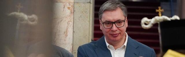 Da večno traje Republika Srpska! Nakon što je uneo badnjak u Predsedništvo, Vučić poručio: Da budemo još bliži! (FOTO)