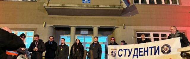 Prokupačkim ustavobraniteljima na večerašnjem protestu dodeljene Povelje za sretenjski podvig dostojan topličkih junaka